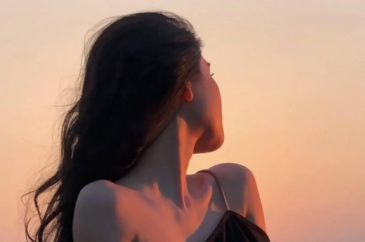 内娱开年地震！30岁网红司晓迪爆料睡遍顶流48小时反转封账号